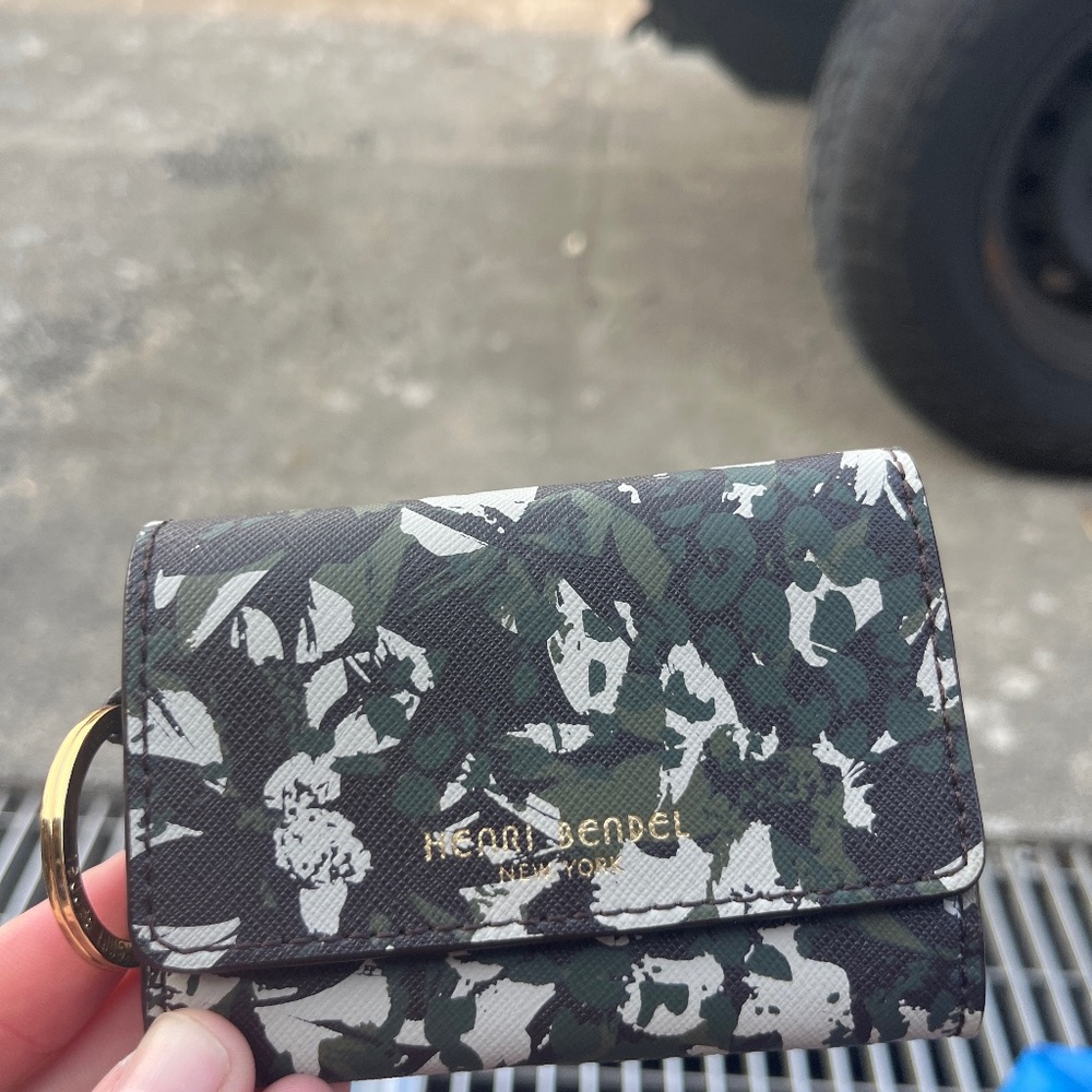 Henri bendel coin purse